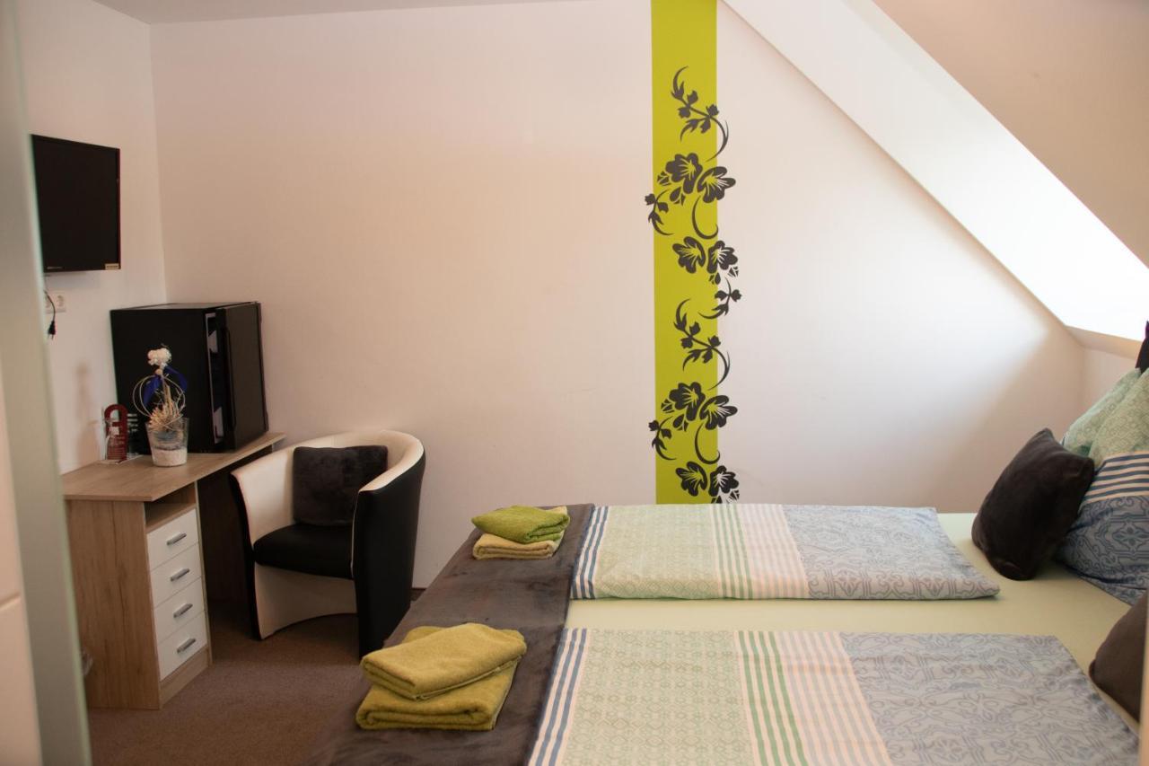 Die Schlafstube - Bed & Breakfast Zeltweg Extérieur photo