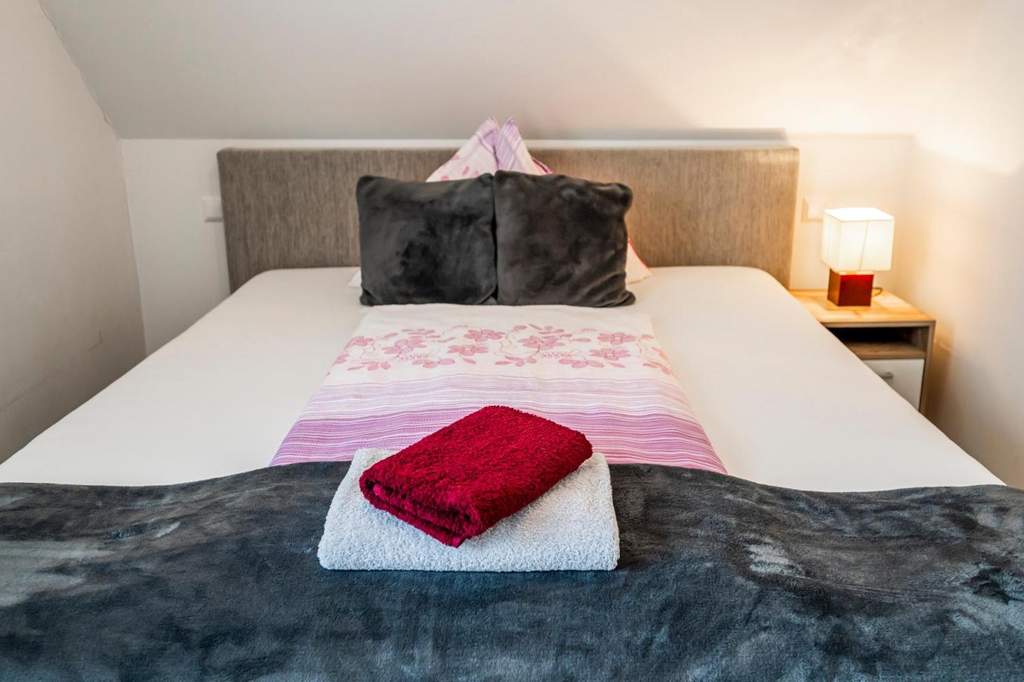 Die Schlafstube - Bed & Breakfast Zeltweg Extérieur photo